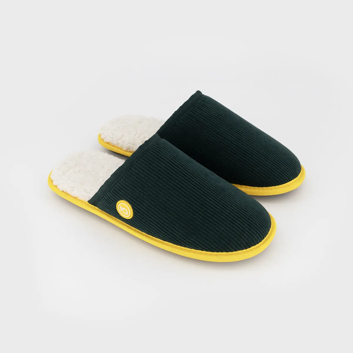 chaussons_en_velours_ctel_vert_1.webp BILLYBELT Chaussons en velours côtelé Vert> Chaussons